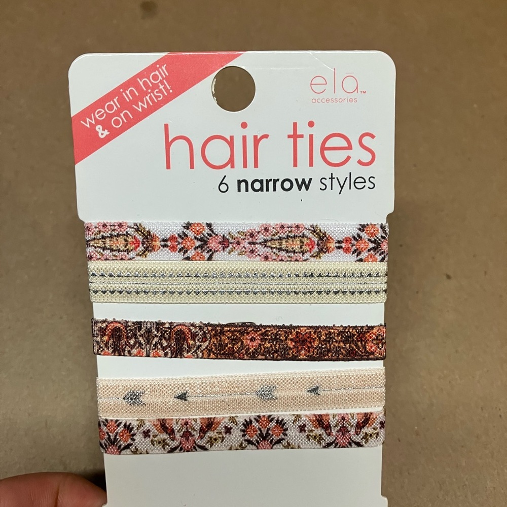 Cute hair ties 🌸